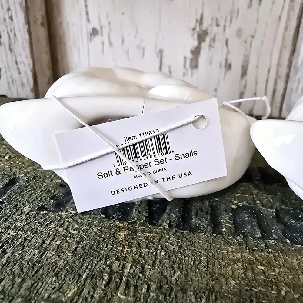 Ceramic Snail Figurines – White Salt & Pepper Shakers Set‎ or Home Décor